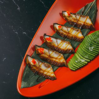 Sashimi Anguila Flambeada