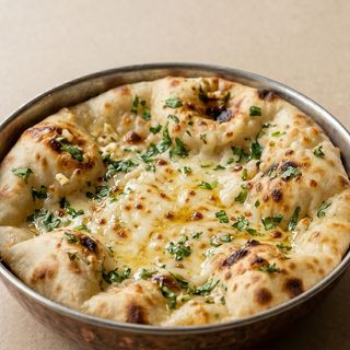 Naan Con Ajo Y Queso