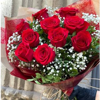 Ramo de 10 rosas con paniculata