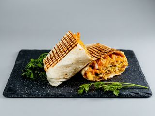 Taco De Pollo y patatas fritas