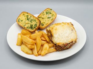 Lasagna with chips and garlic bread