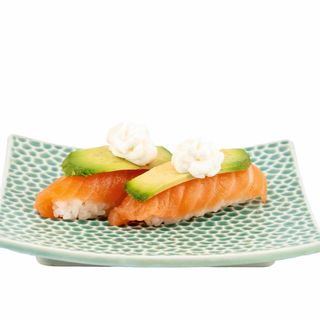Nigiri salmon y aguacate