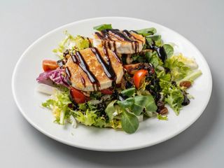 Ensalada De Rulo De Cabra