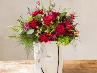 Ramo de Rosas especial San Valentín. Modelo asilvestrado 6 rosas