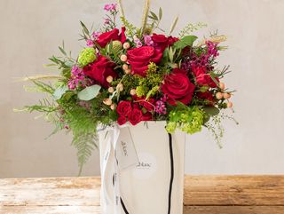 Ramo de Rosas especial San Valentín. Modelo asilvestrado 6 rosas