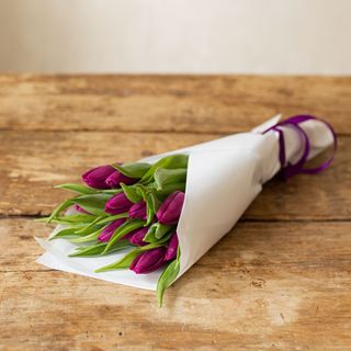 Ramo de tulipanes violetas 8 tallos, especial día de la mujer