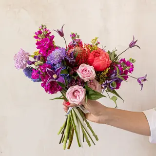 Ramo variado de Peonias especial día de la Madre en caja