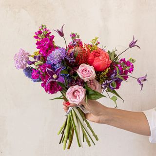 Ramo variado de Peonias especial día de la Madre en caja