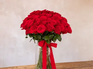 Ramo de rosas rojas de San Valentín. 25 rosas