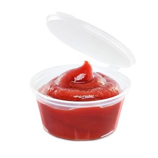 Tarrina de salsa ketchup.