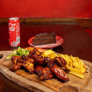Caja de Alitas BBQ con Patatas, Postre y bebida
