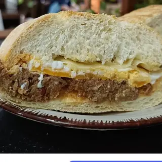Bocadillo de carne mechada