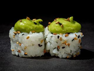 173.Ura salmon avocado