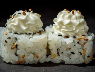 174.Ura salmon phila