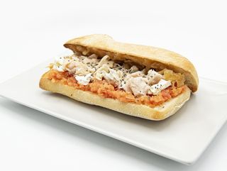 Tostada Pollo y Queso Cabra