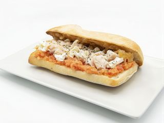 Tostada Pollo y Queso Cabra