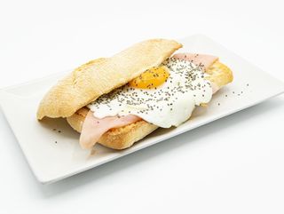 Tostada Queso, Jamon York y Huevo