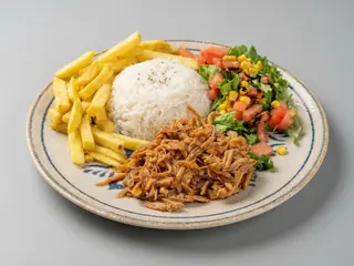 Menú de carne mechada ,pata asada.No incluye cubiertos.
