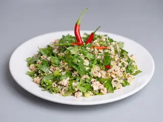 919. Larb Gai – Ensalada de Pollo  Larb Gai – Thai Chicken Salad