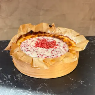 Tarta de queso con yogurt y frambuesa