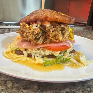 Patacón De Pollo Mechado