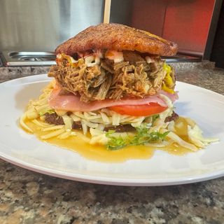 Patacón De Carne Mechada