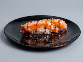 67. Nigiri Salmón Flameado (2 Pzs.)