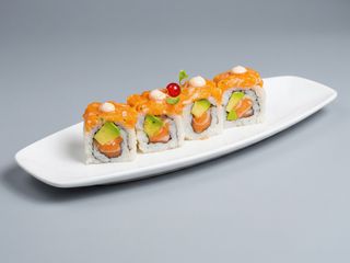 83. Ura Spicy Salmón