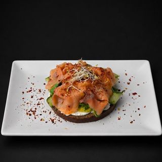 Tostada de Salmón