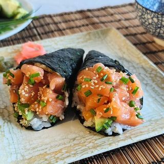 Temaki de salmón