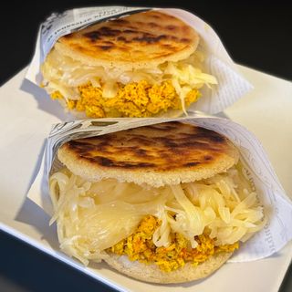 2 Arepas de Pollo