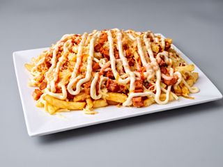 Salchipapa mixta (2pers)