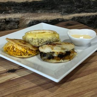 2uds Arepas Vegetarianas + Bebida