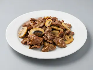 35. Ternera Con Champiñones