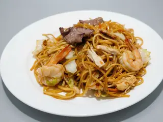28. Tallarines Tres Delicias