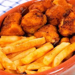 A19. Bolas de pollo frito con patatas
