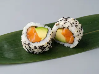 California Roll De Salmon(8 Pza.)