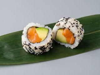 California Roll De Salmon(8 Pza.)