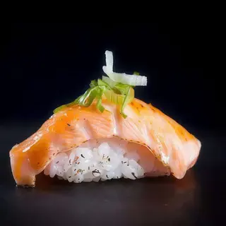 Nigiri De Salmón Flameado (2 Pza.)