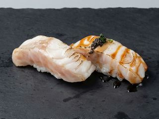 Nigiri De Lubina Flameado (2 Pza.)