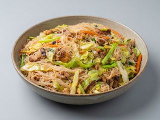 28. Fideos tres delicias