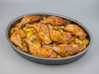 Muslo de pollo al horno con guarnición