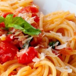 Espaguetis en salsa napolitana