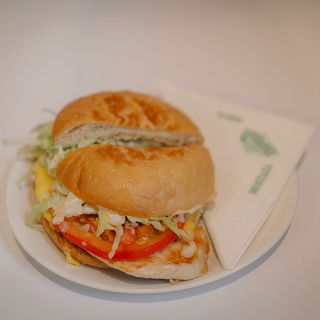 Bocadillo De Pollo Con Queso