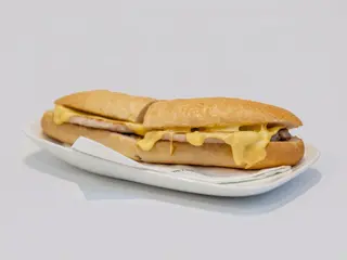 Bocadillo De Lomo Con Queso
