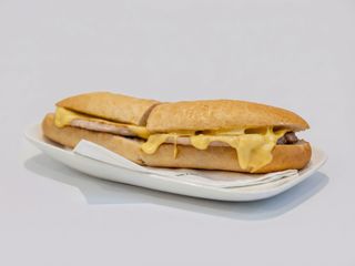 Bocadillo De Lomo Con Queso