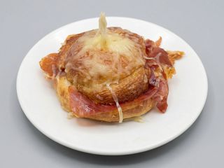 Ensaimada jamón salado