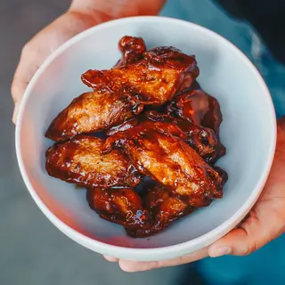 Alitas de pollo con salsa barbacoa