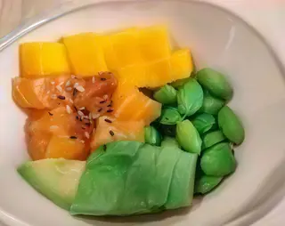 4. Poke De Salmón