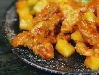 43. Cerdo Rebozado Con Salsa De La Casa